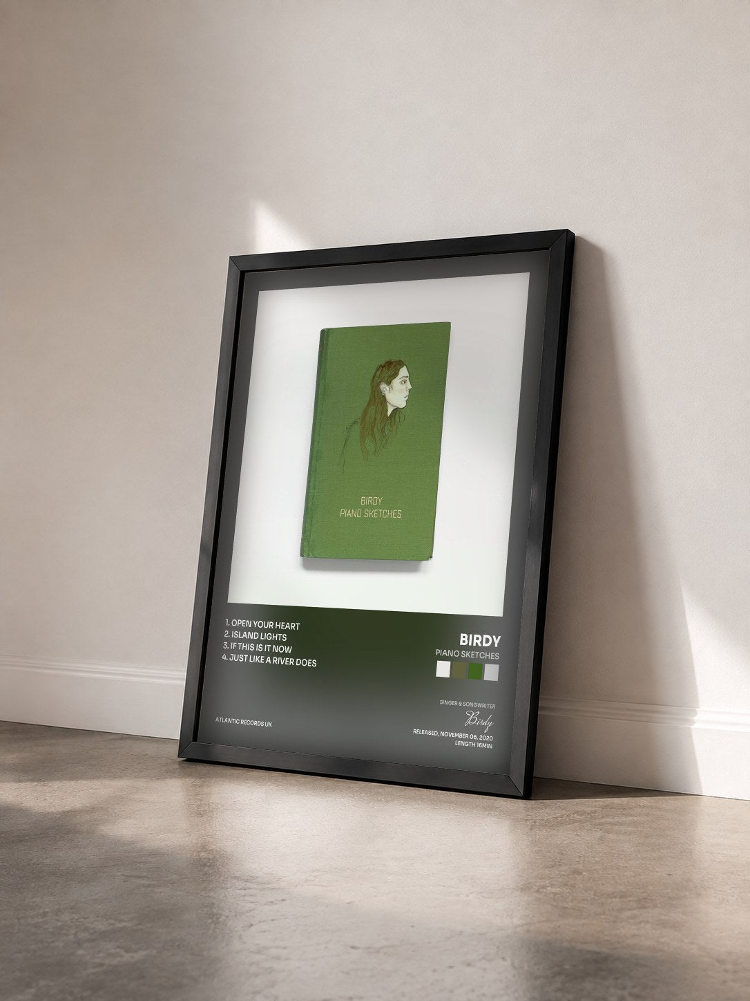 #noir Tableau de l'album Piano Sketches de Birdy vu de trois quarts, cadre noir
