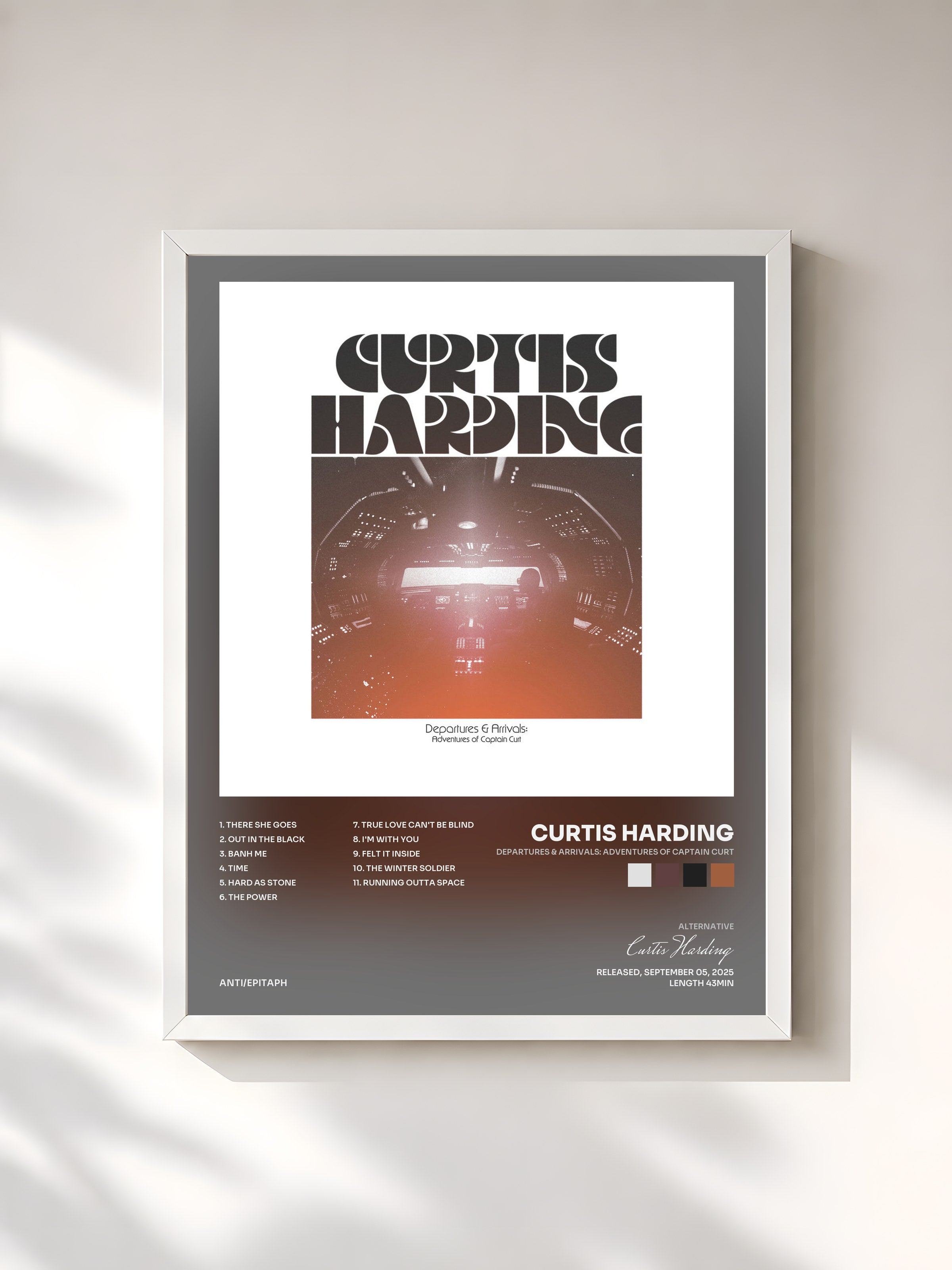 #blanc Tableau de l'album Departures & Arrivals: Adventures of Captain Curt de Curtis Harding, cadre blanc, imprimé et encadré en France
