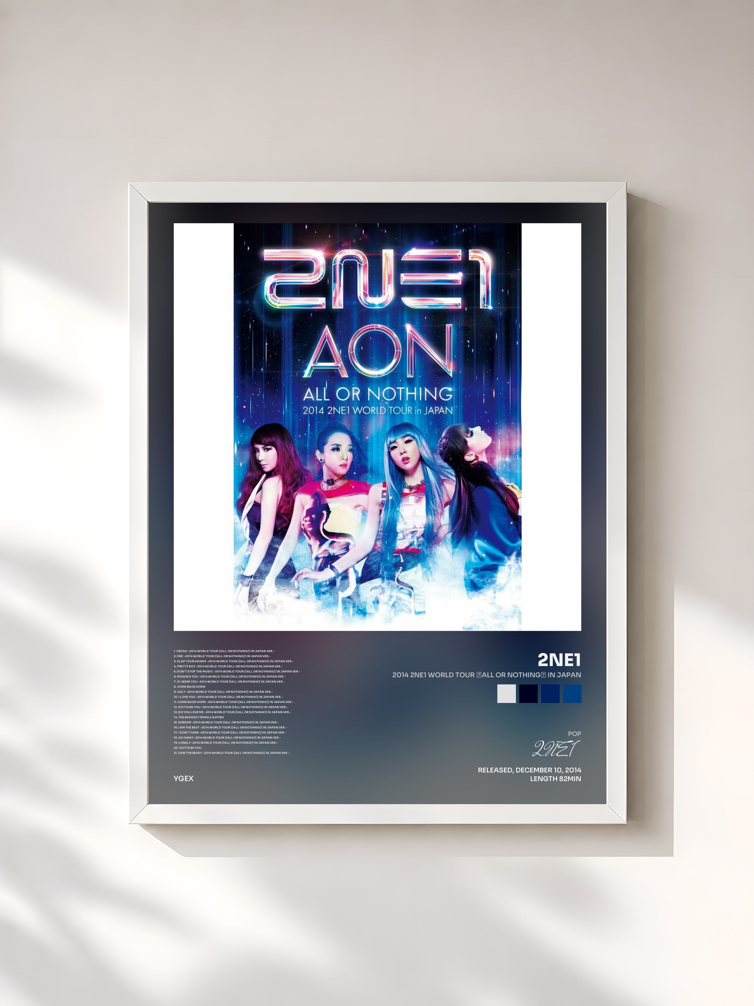 #blanc Tableau de l'album 2014 2NE1 WORLD TOUR ～ALL OR NOTHING～ in JAPAN de 2NE1, cadre blanc, imprimé et encadré en France
