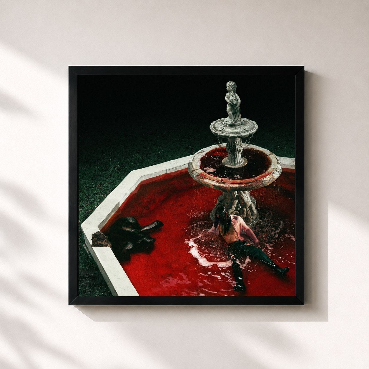 #noir JVLIVS III : Ad Finem de SCH en lámina cuadrada enmarcada, marco negro de 32x32 cm