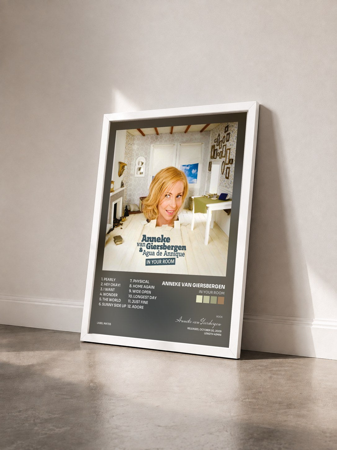 #blanc Tableau de l'album In Your Room de Anneke van Giersbergen vu de trois quarts, cadre blanc