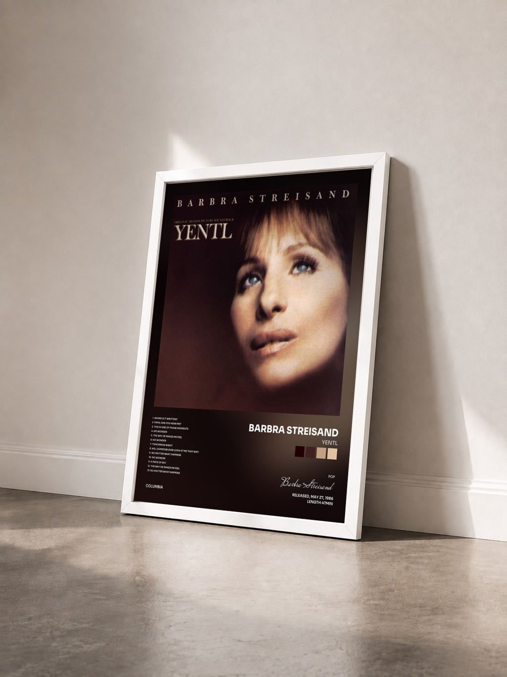 #blanc Yentl de Barbra Streisand en lámina enmarcada vista de tres cuartos, marco blanco