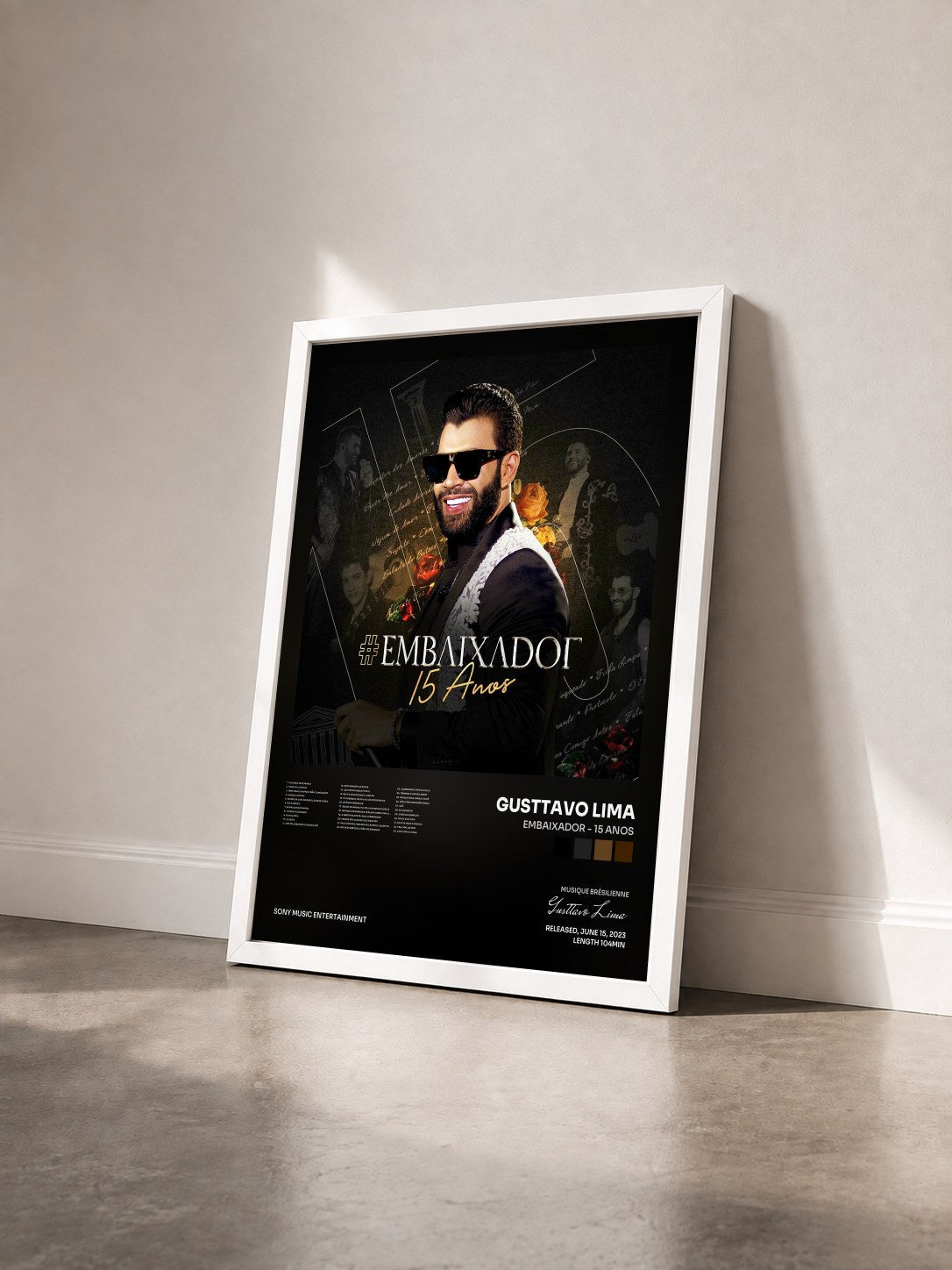 #blanc Tableau de l'album Embaixador - 15 Anos de Gusttavo Lima vu de trois quarts, cadre blanc