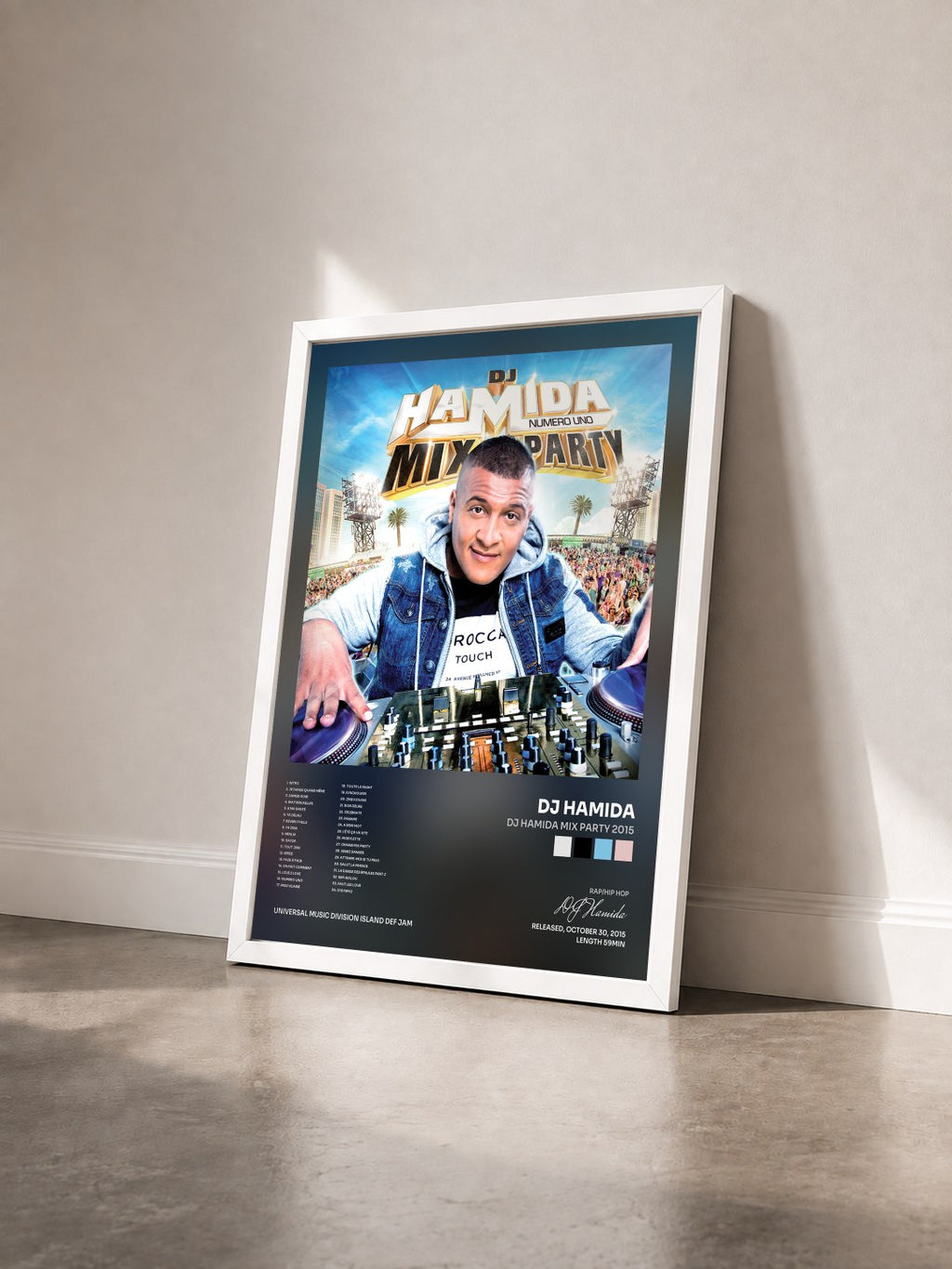 #blanc Tableau de l'album DJ Hamida Mix Party 2015 de DJ Hamida vu de trois quarts, cadre blanc