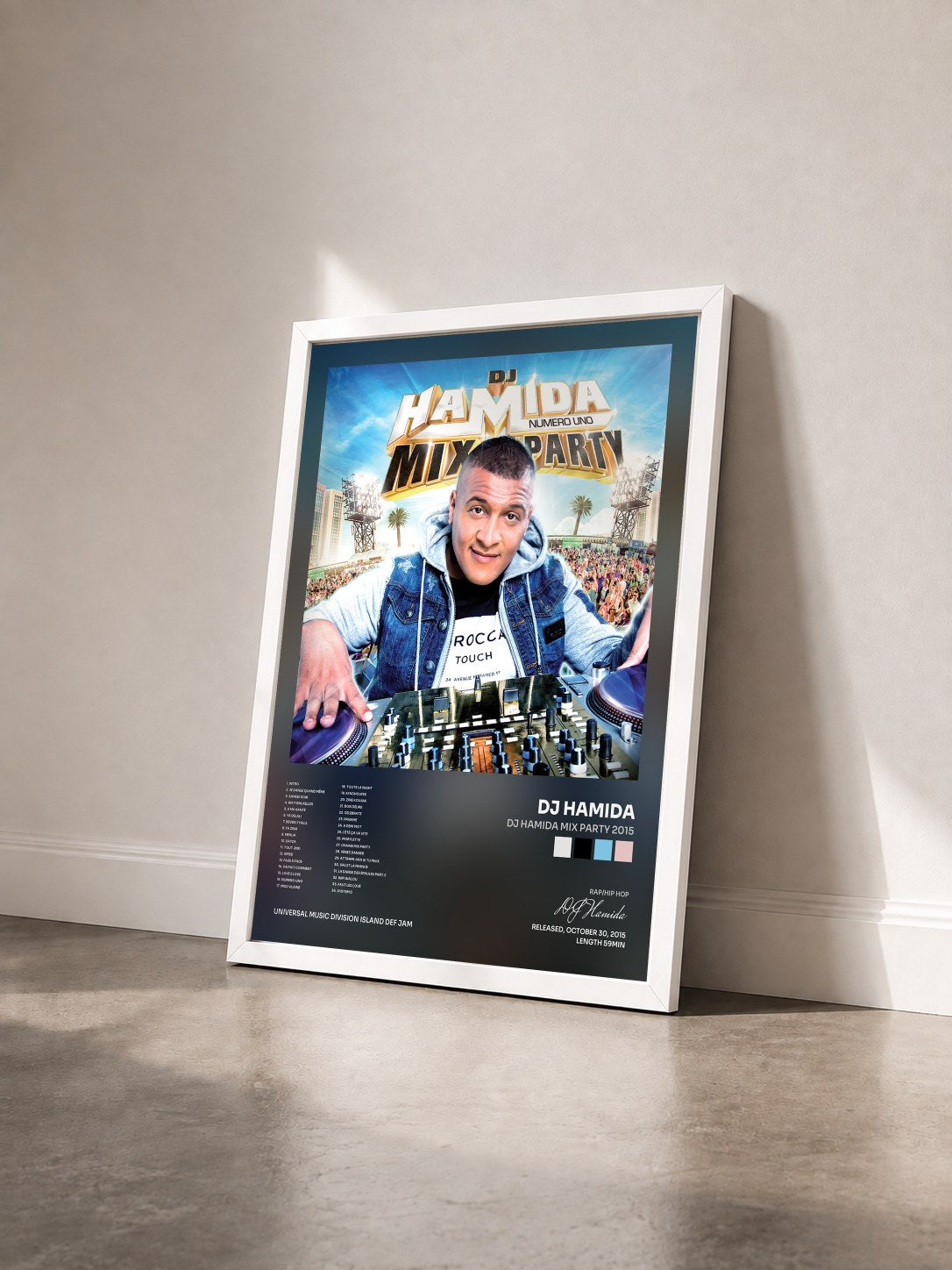 #blanc Tableau de l'album DJ Hamida Mix Party 2015 de DJ Hamida vu de trois quarts, cadre blanc