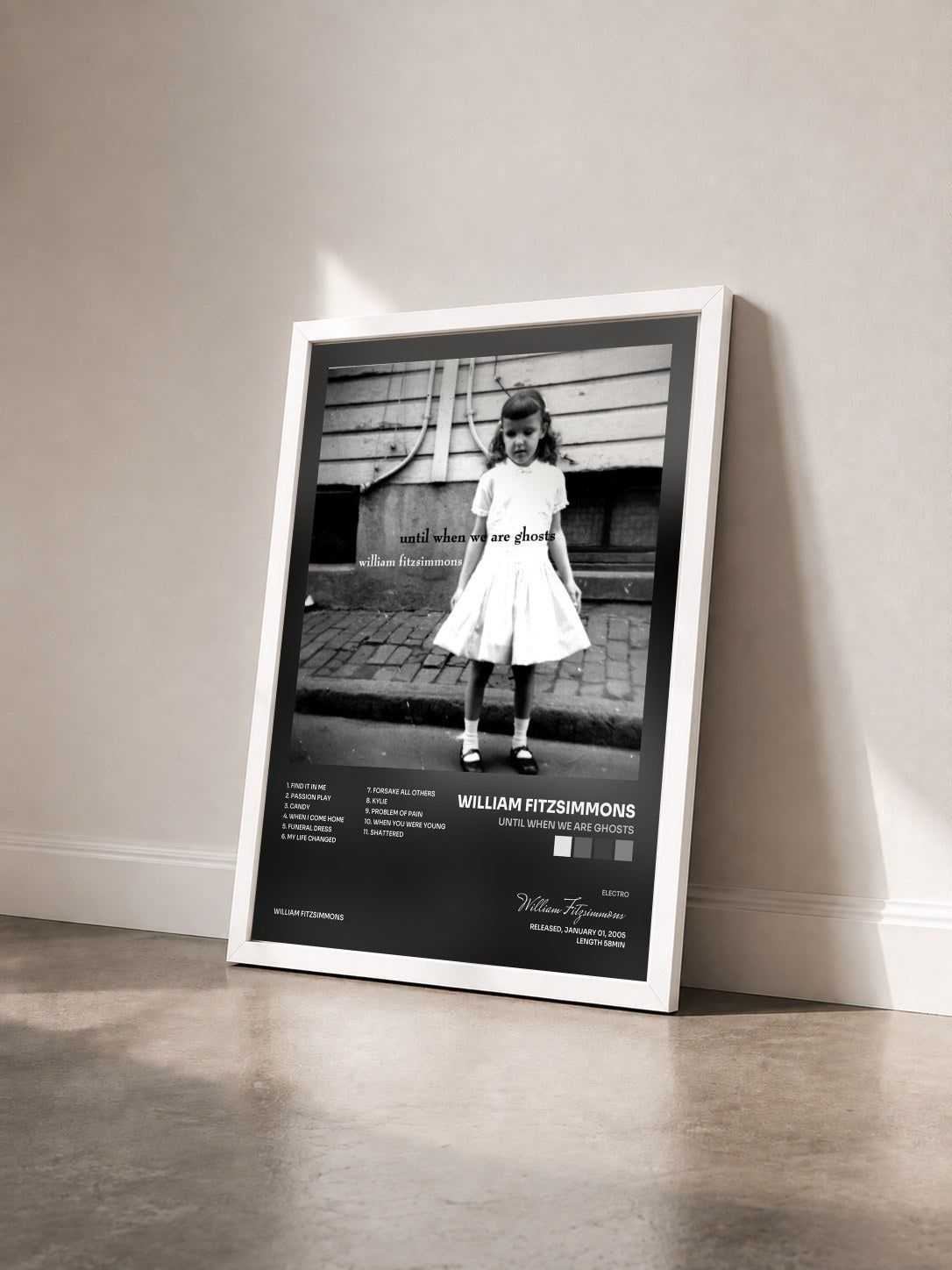 #blanc Tableau de l'album Until When We Are Ghosts de William Fitzsimmons vu de trois quarts, cadre blanc