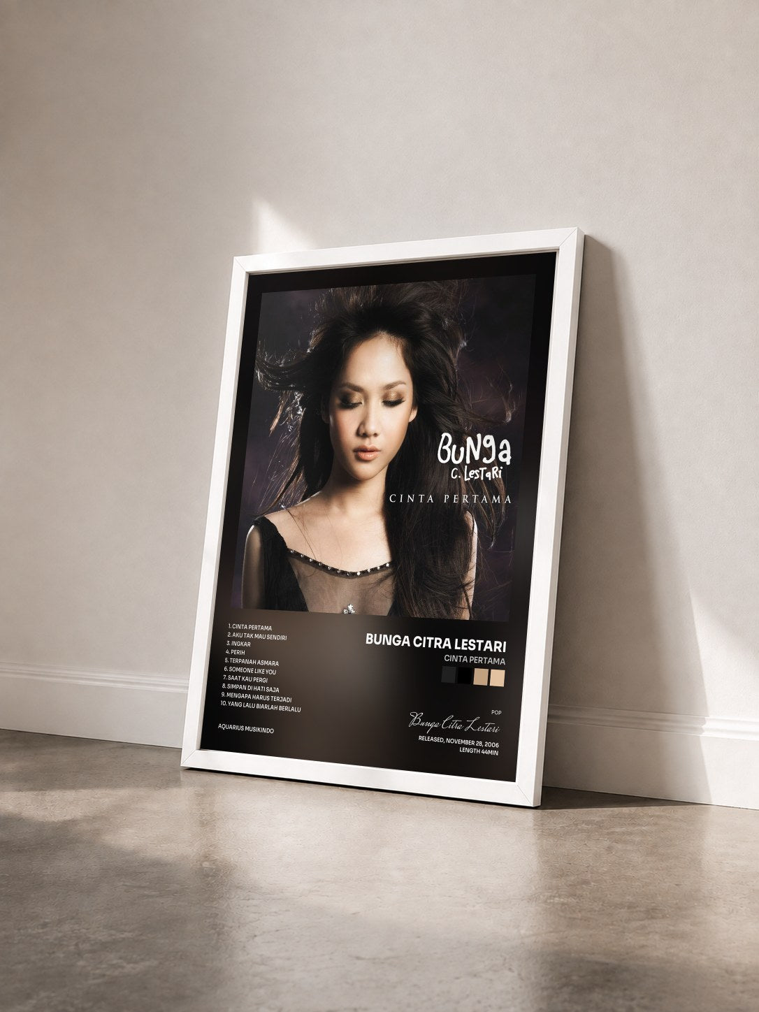 #blanc Tableau de l'album Cinta Pertama de Bunga Citra Lestari vu de trois quarts, cadre blanc