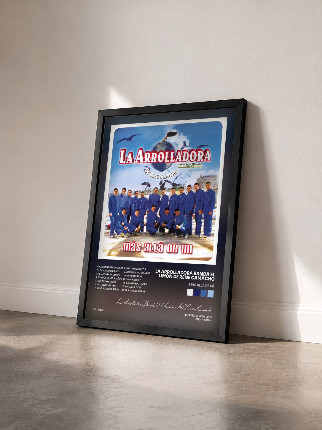 #noir Tableau de l'album Más Allá De Mí de La Arrolladora Banda El Limón De Rene Camacho vu de trois quarts, cadre noir