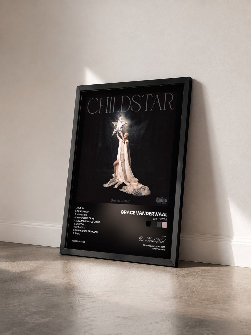 #noir Tableau de l'album CHILDSTAR de Grace VanderWaal vu de trois quarts, cadre noir