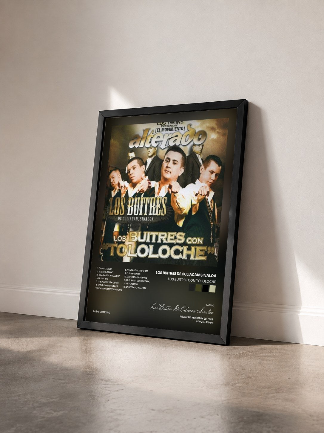 #noir Tableau de l'album Los Buitres Con Tololoche de Los Buitres De Culiacan Sinaloa vu de trois quarts, cadre noir