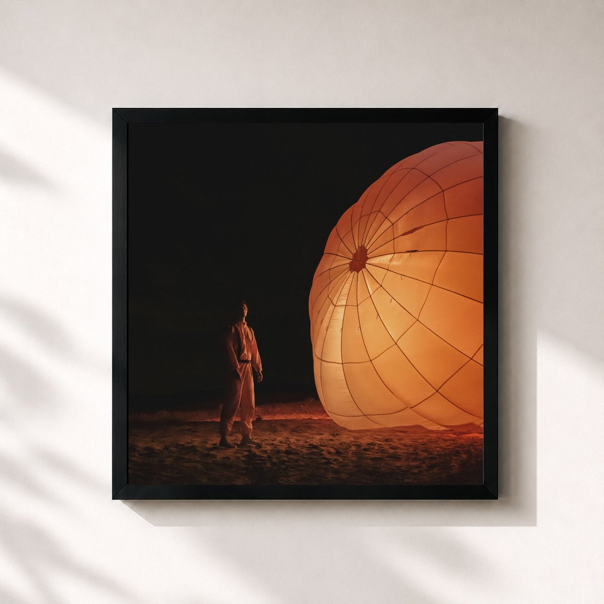 #noir Tableau carré de l'album Parachute Remixes de Petit Biscuit, cadre noir 32x32 cm