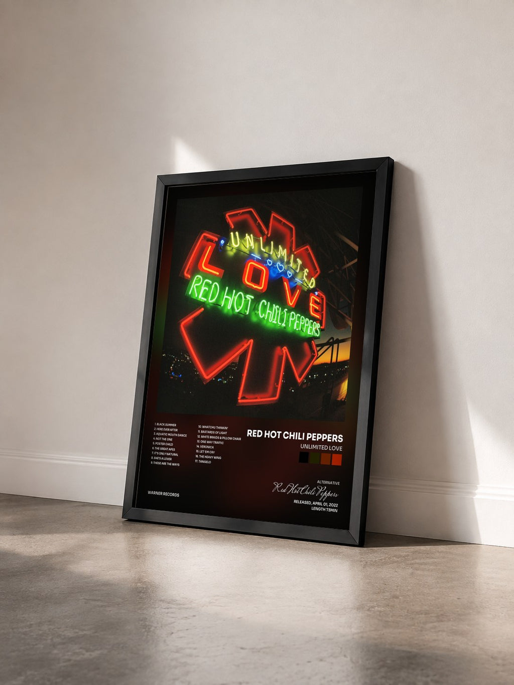 #noir Unlimited Love di Red Hot Chili Peppers in stampa incorniciata vista di tre quarti, cornice nera