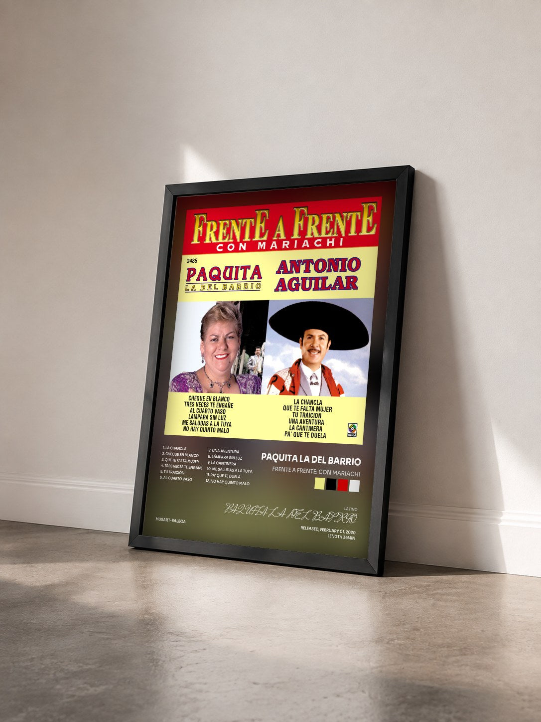 #noir Tableau de l'album Frente A Frente: Con Mariachi de PAQUITA LA DEL BARRIO vu de trois quarts, cadre noir