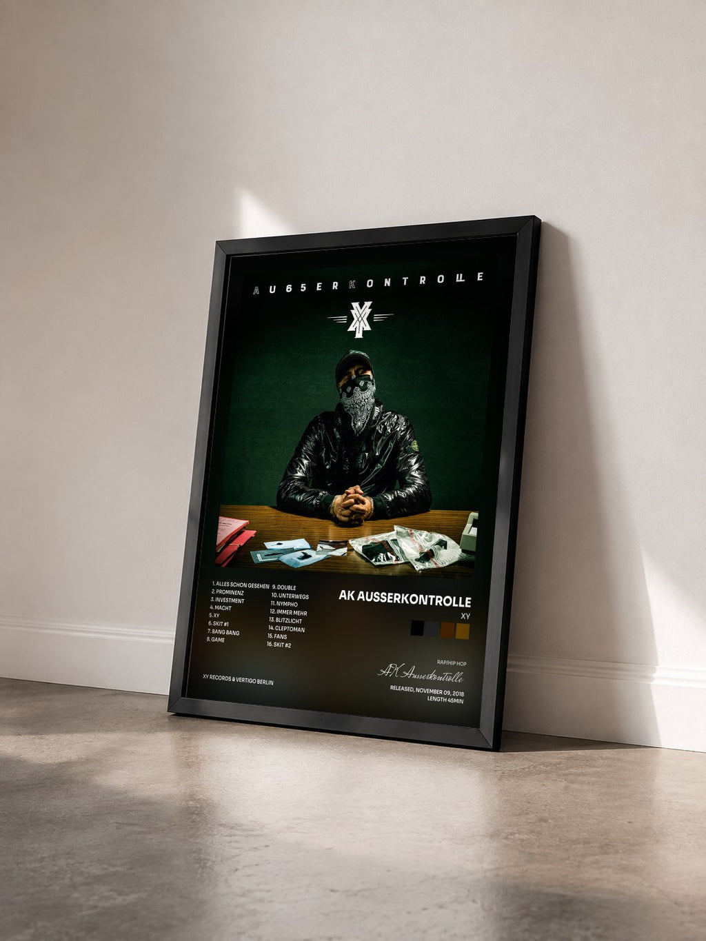 #noir Tableau de l'album XY de AK Ausserkontrolle vu de trois quarts, cadre noir
