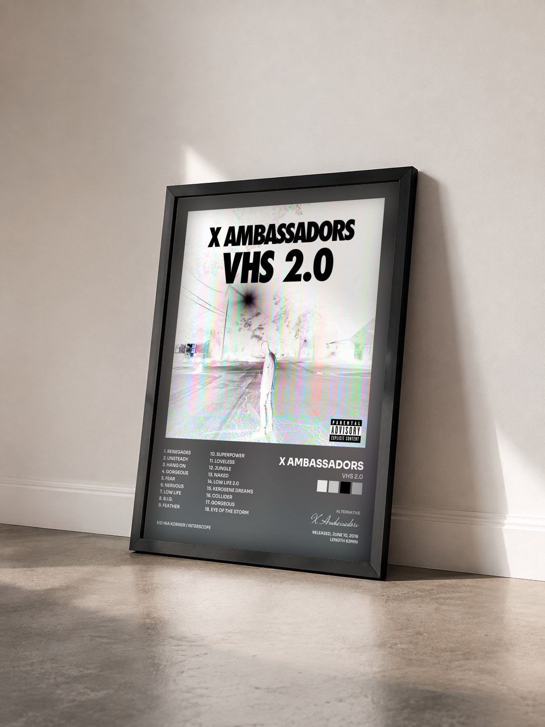 #noir Tableau de l'album VHS 2.0 de X Ambassadors vu de trois quarts, cadre noir