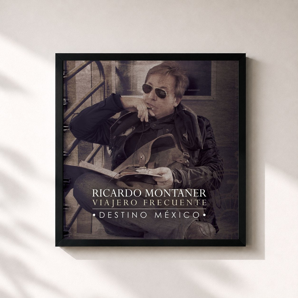 #noir Tableau carré de l'album Viajero Frecuente - Destino México de Ricardo Montaner, cadre noir 32x32 cm