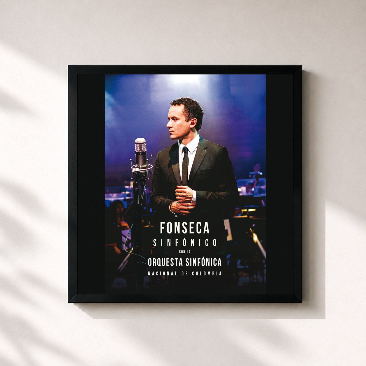 #noir Tableau carré de l'album Fonseca Sinfónico Con La Orquesta Sinfónica Nacional De Colombia de Fonseca, cadre noir 32x32 cm