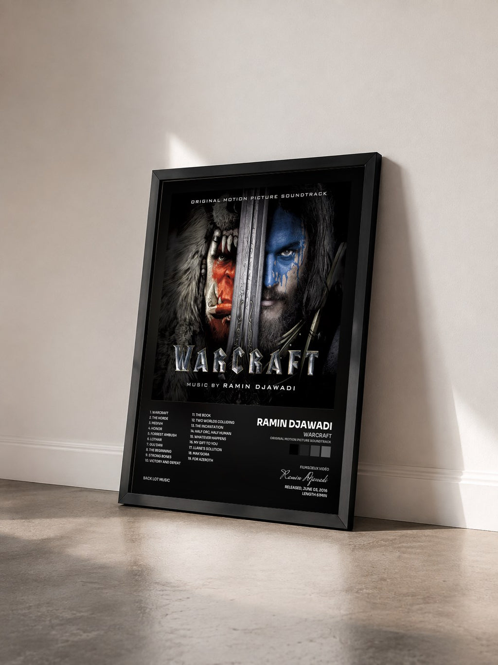 #noir Tableau de l'album Warcraft (Original Motion Picture Soundtrack) de Ramin Djawadi vu de trois quarts, cadre noir