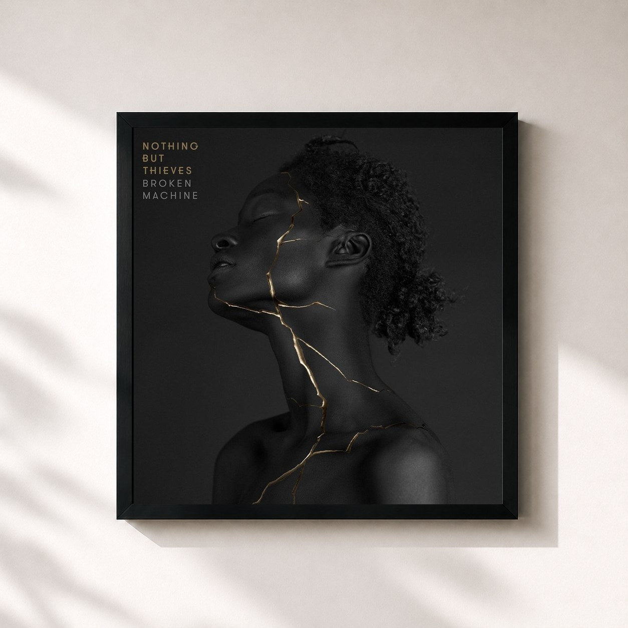 #noir Tableau carré de l'album Broken Machine (Deluxe) de Nothing But Thieves, cadre noir 32x32 cm