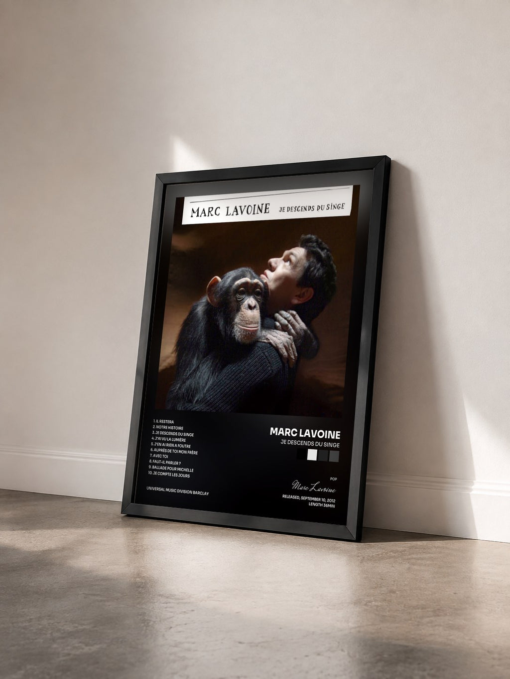 #noir Tableau de l'album Je Descends Du Singe de Marc Lavoine vu de trois quarts, cadre noir