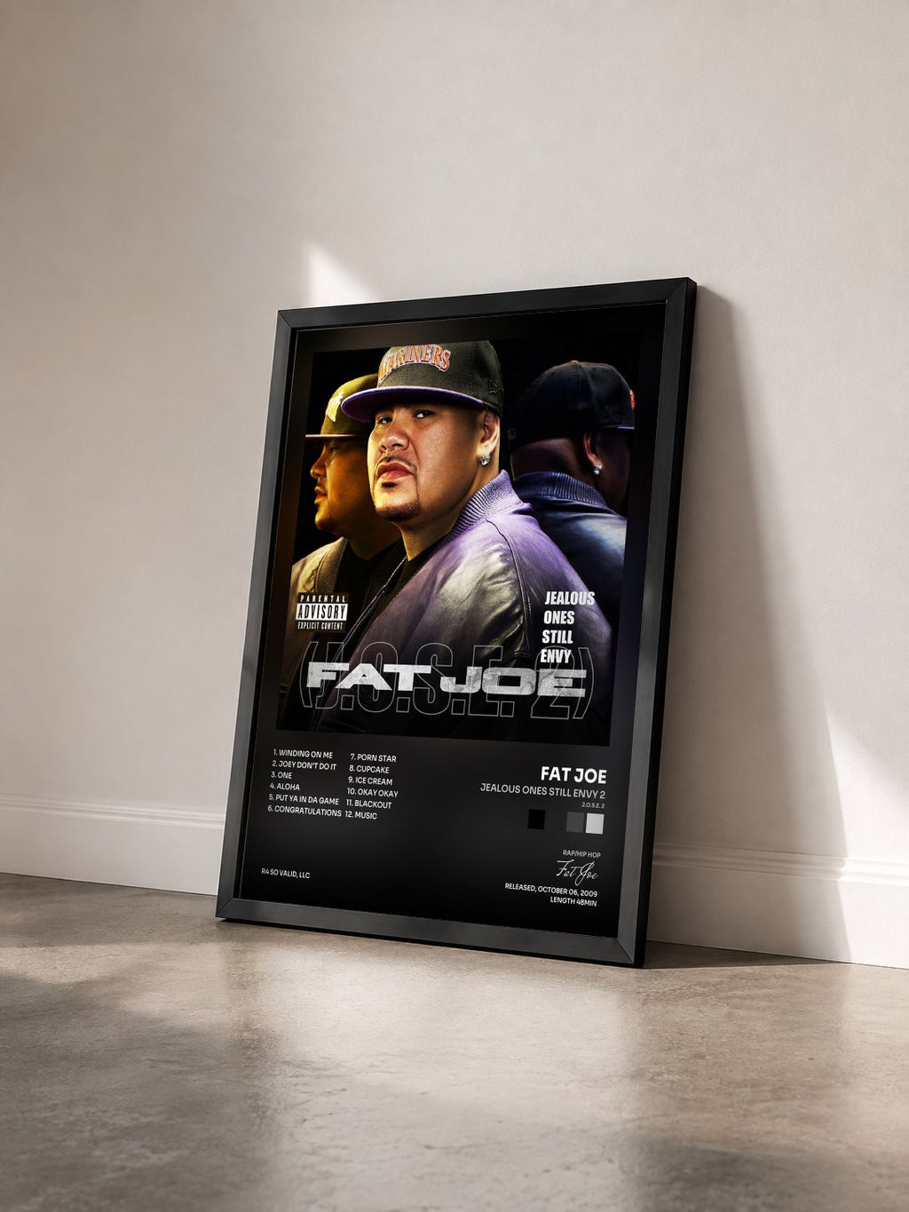 #noir Jealous Ones Still Envy 2 (J.O.S.E. 2) von Fat Joe als gerahmter Kunstdruck von schräg gesehen, schwarzer Rahmen