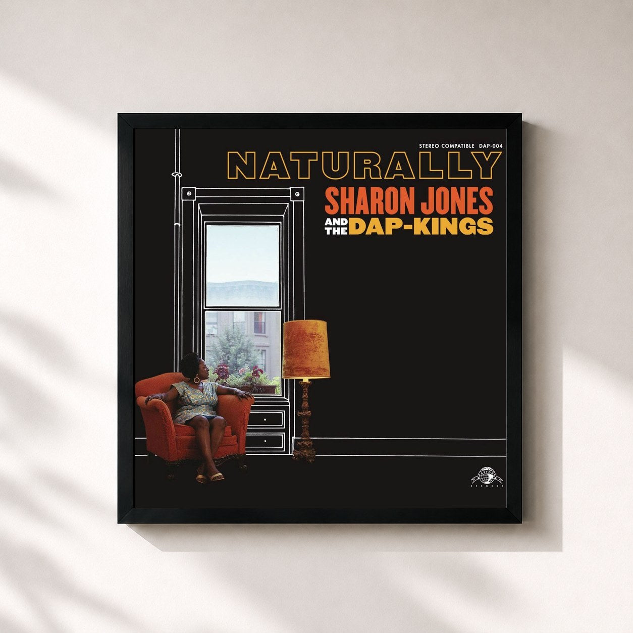 #noir Tableau carré de l'album Naturally de Sharon Jones & The Dap-Kings, cadre noir 32x32 cm