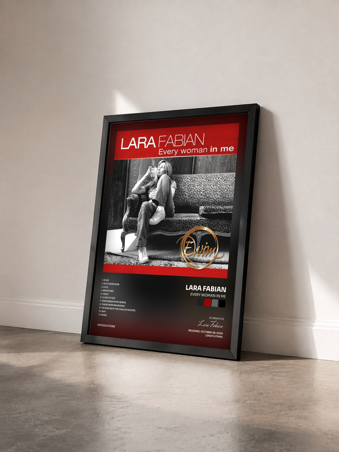 #noir Every Woman in Me di Lara Fabian in stampa incorniciata vista di tre quarti, cornice nera