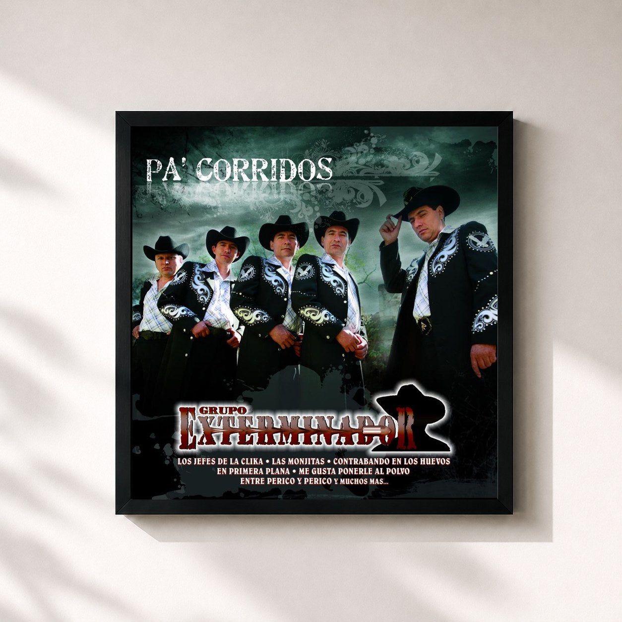 #noir Tableau carré de l'album Pa' Corridos... Exterminador de Grupo Exterminador, cadre noir 32x32 cm