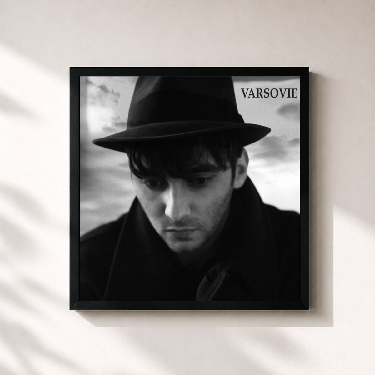#noir Tableau carré de l'album Varsovie, L'Alhambra, Paris de Saez, cadre noir 32x32 cm