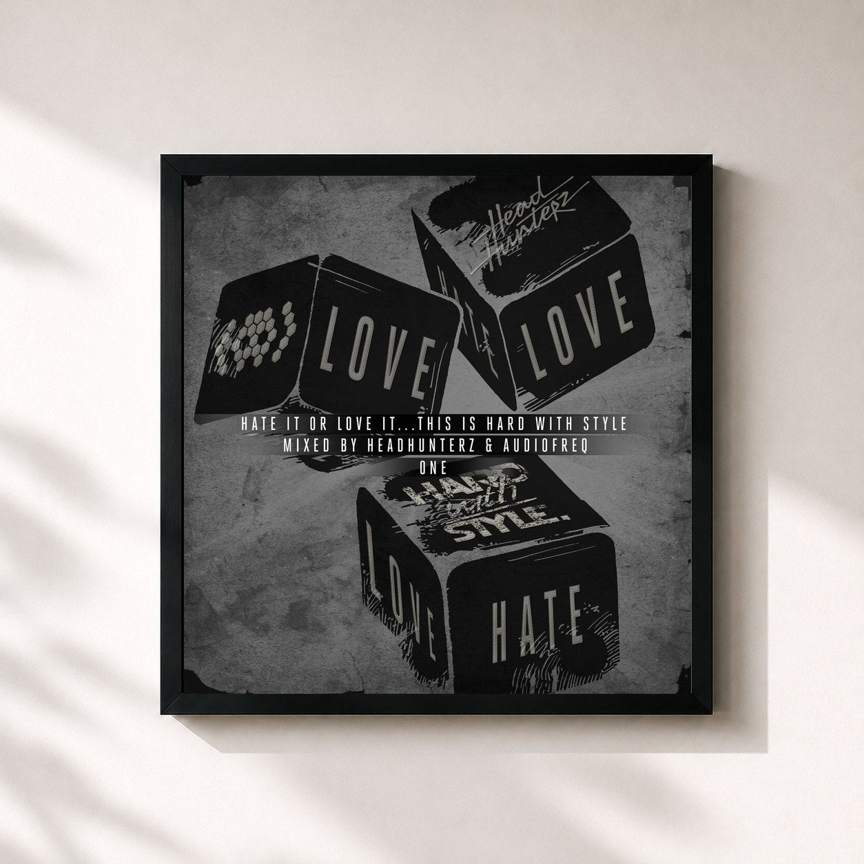 #noir Tableau carré de l'album Hate It Or Love It... This Is HARD with STYLE - One (Mixed Version) de Headhunterz, cadre noir 32x32 cm