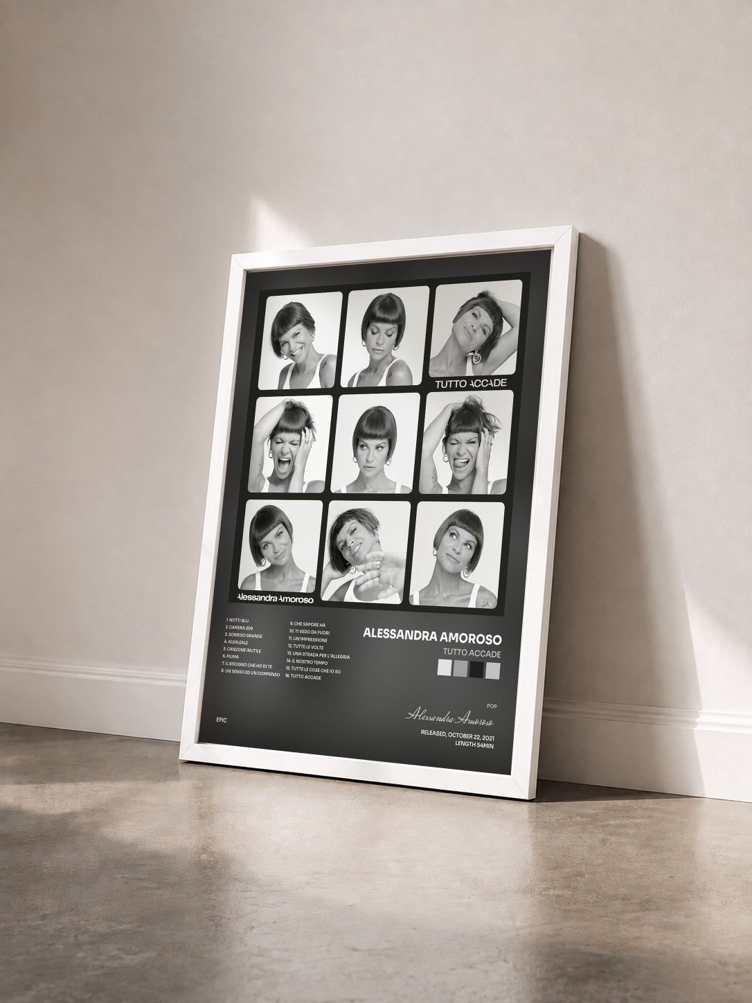 #blanc Tableau de l'album Tutto accade de Alessandra Amoroso vu de trois quarts, cadre blanc