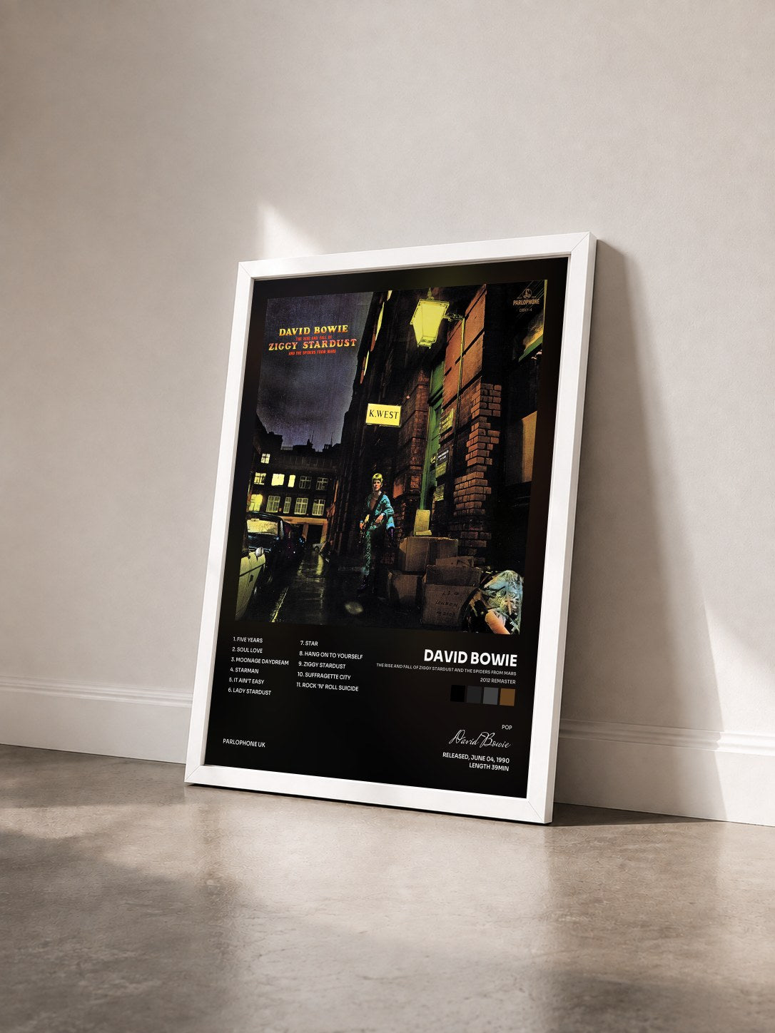 #blanc Tableau de l'album The Rise and Fall of Ziggy Stardust and the Spiders from Mars (2012 Remaster) de David Bowie vu de trois quarts, cadre blanc