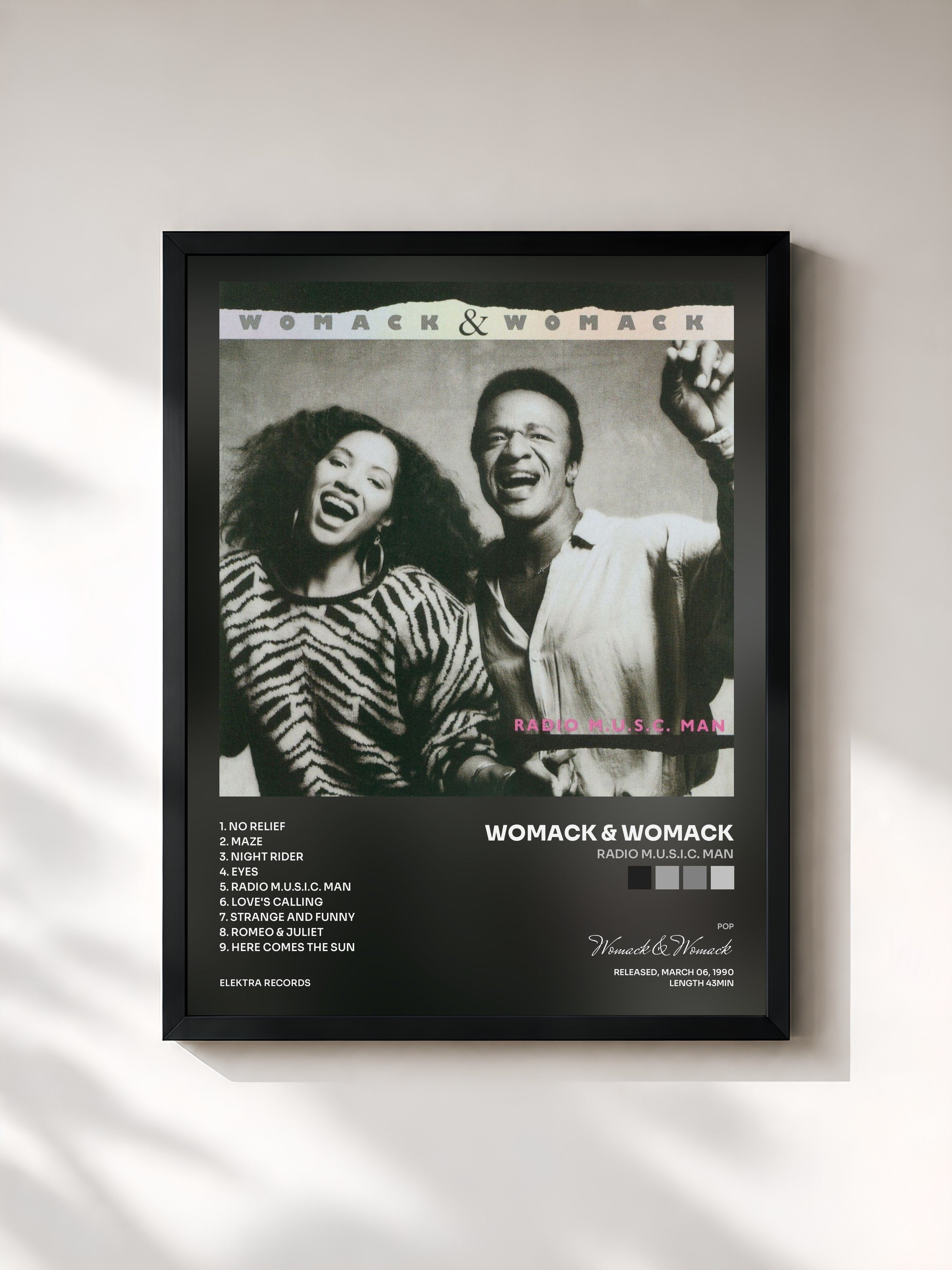 #noir Tableau de l'album Radio M.U.S.I.C. Man de Womack & Womack, cadre noir, imprimé et encadré en France