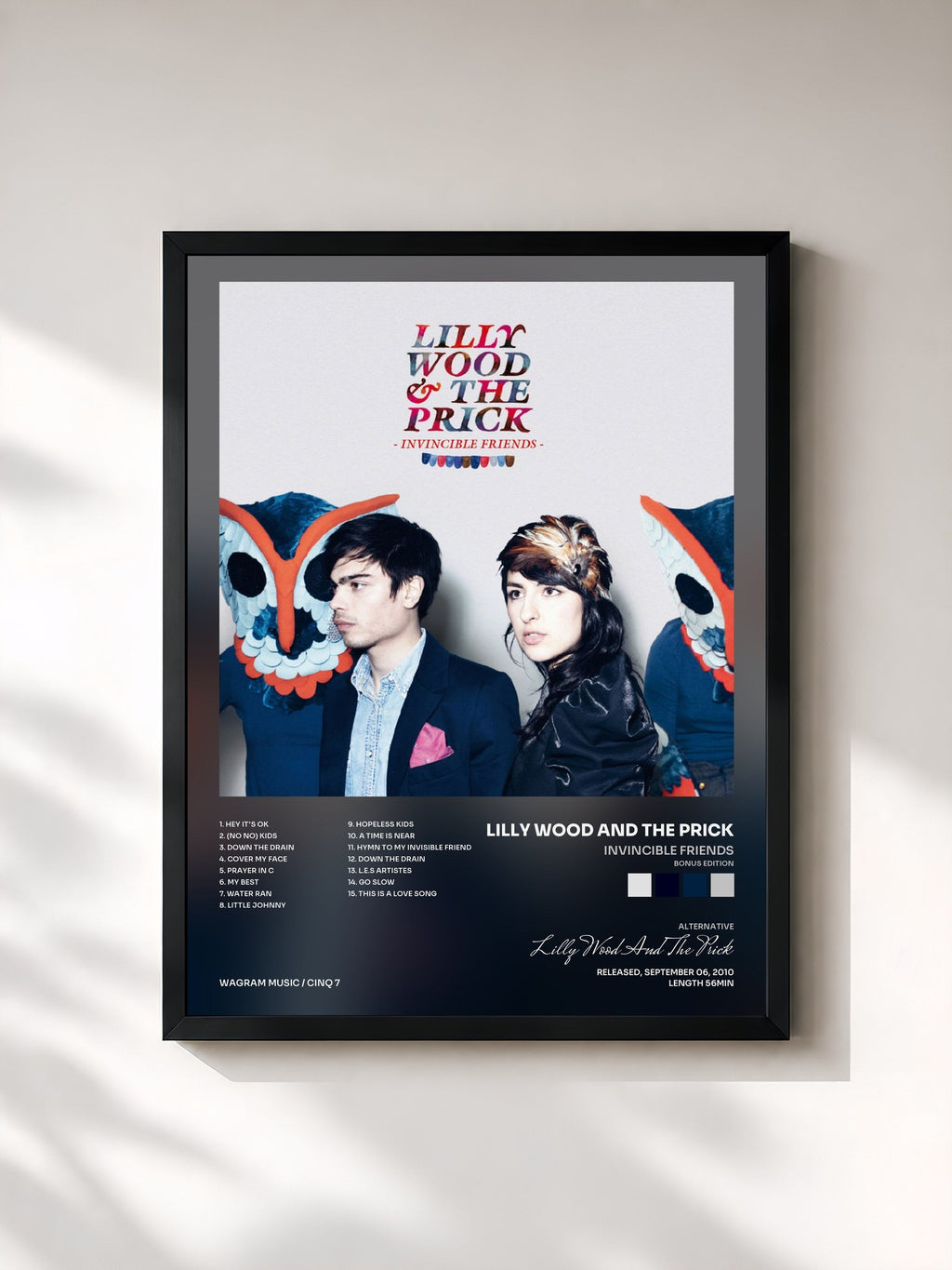 #noir Tableau de l'album Invincible Friends (bonus edition) de Lilly Wood And The Prick, cadre noir, imprimé et encadré en France