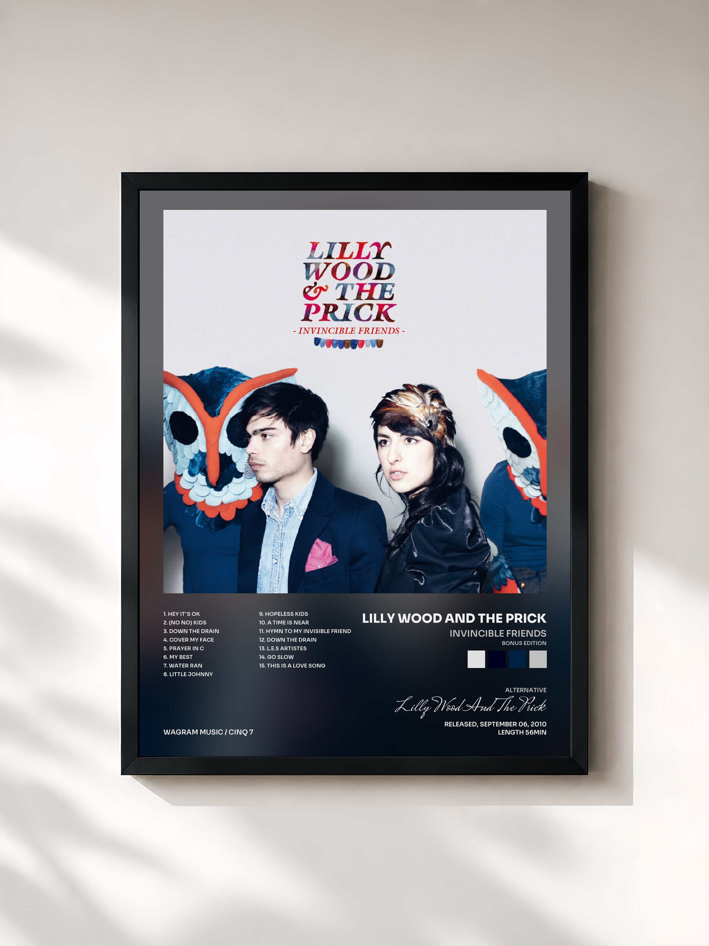 #noir Invincible Friends (bonus edition) de Lilly Wood And The Prick en lámina enmarcada, marco negro, impresa y enmarcada en Francia