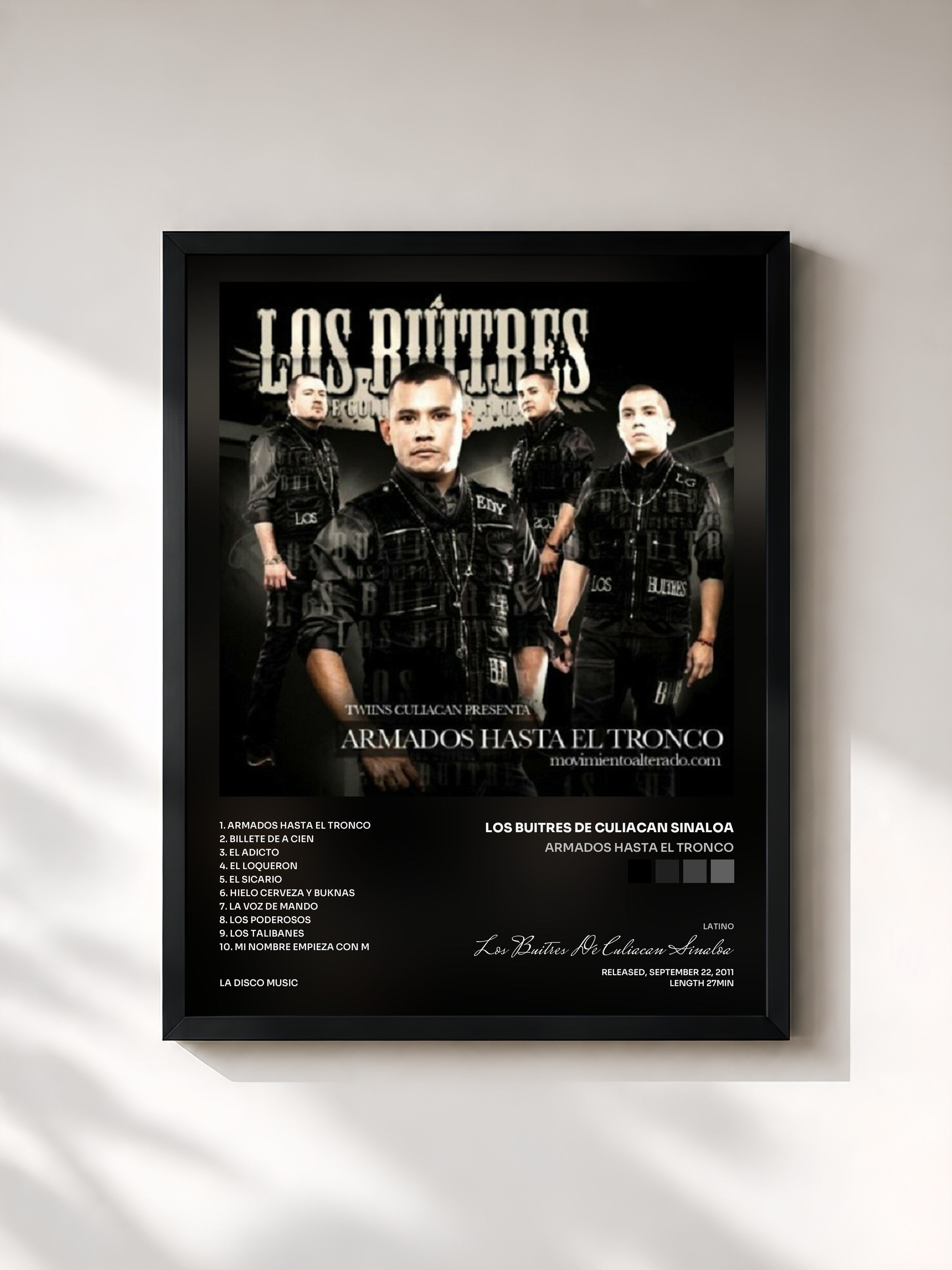 #noir Tableau de l'album Armados Hasta El Tronco de Los Buitres De Culiacan Sinaloa, cadre noir, imprimé et encadré en France