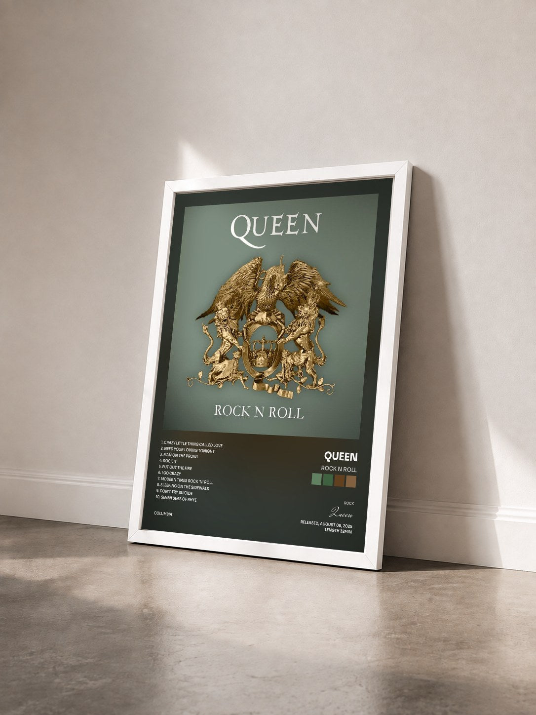 #blanc Tableau de l'album Rock N Roll de Queen vu de trois quarts, cadre blanc