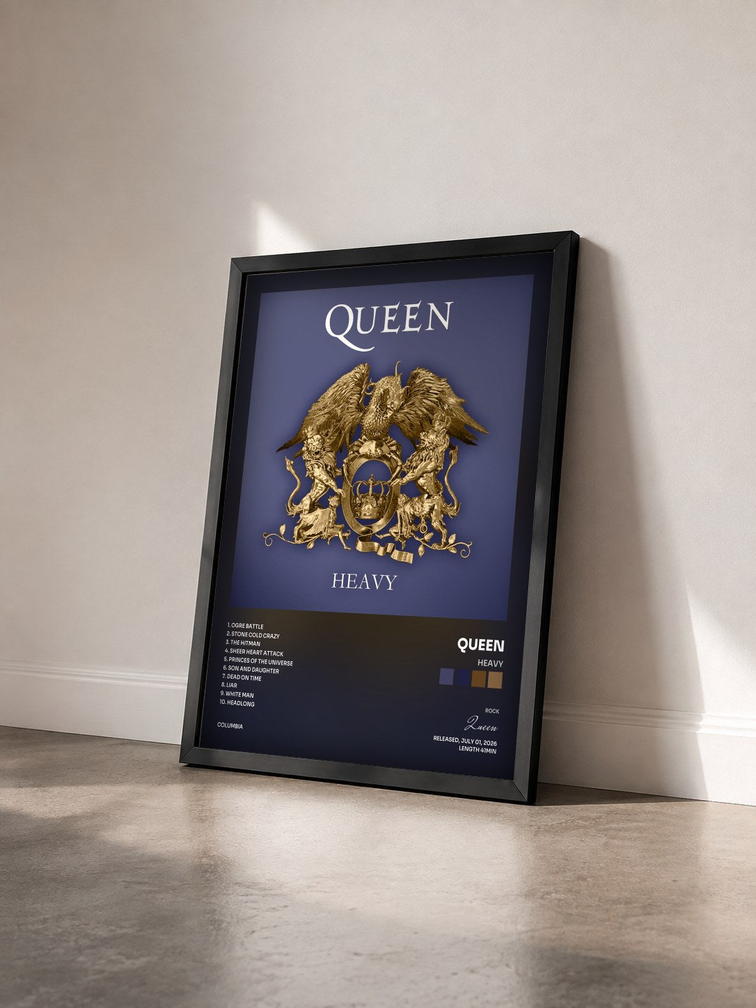 #noir Tableau de l'album Heavy de Queen vu de trois quarts, cadre noir