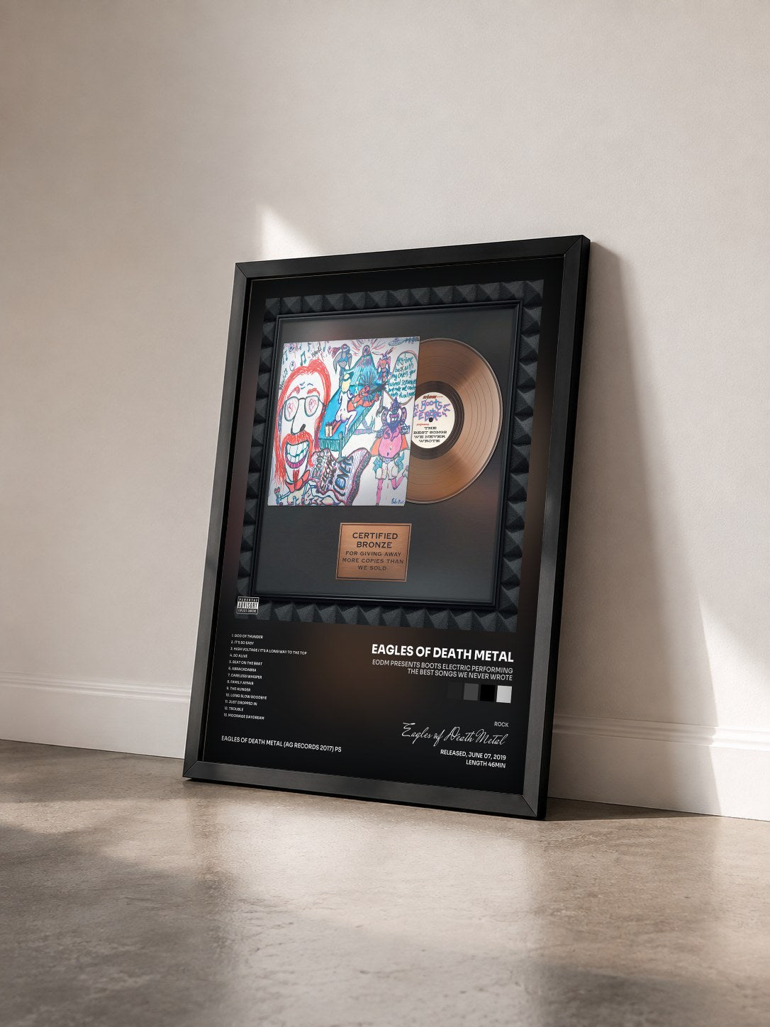 #noir Tableau de l'album EODM Presents Boots Electric Performing The Best Songs We Never Wrote de Eagles of Death Metal vu de trois quarts, cadre noir