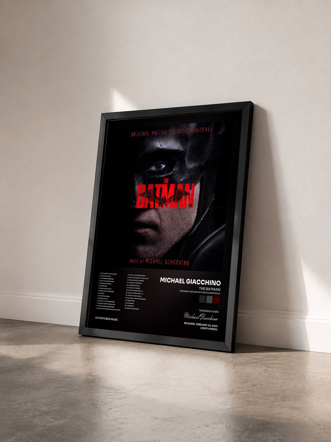 #noir Tableau de l'album The Batman (Original Motion Picture Soundtrack) de Michael Giacchino vu de trois quarts, cadre noir
