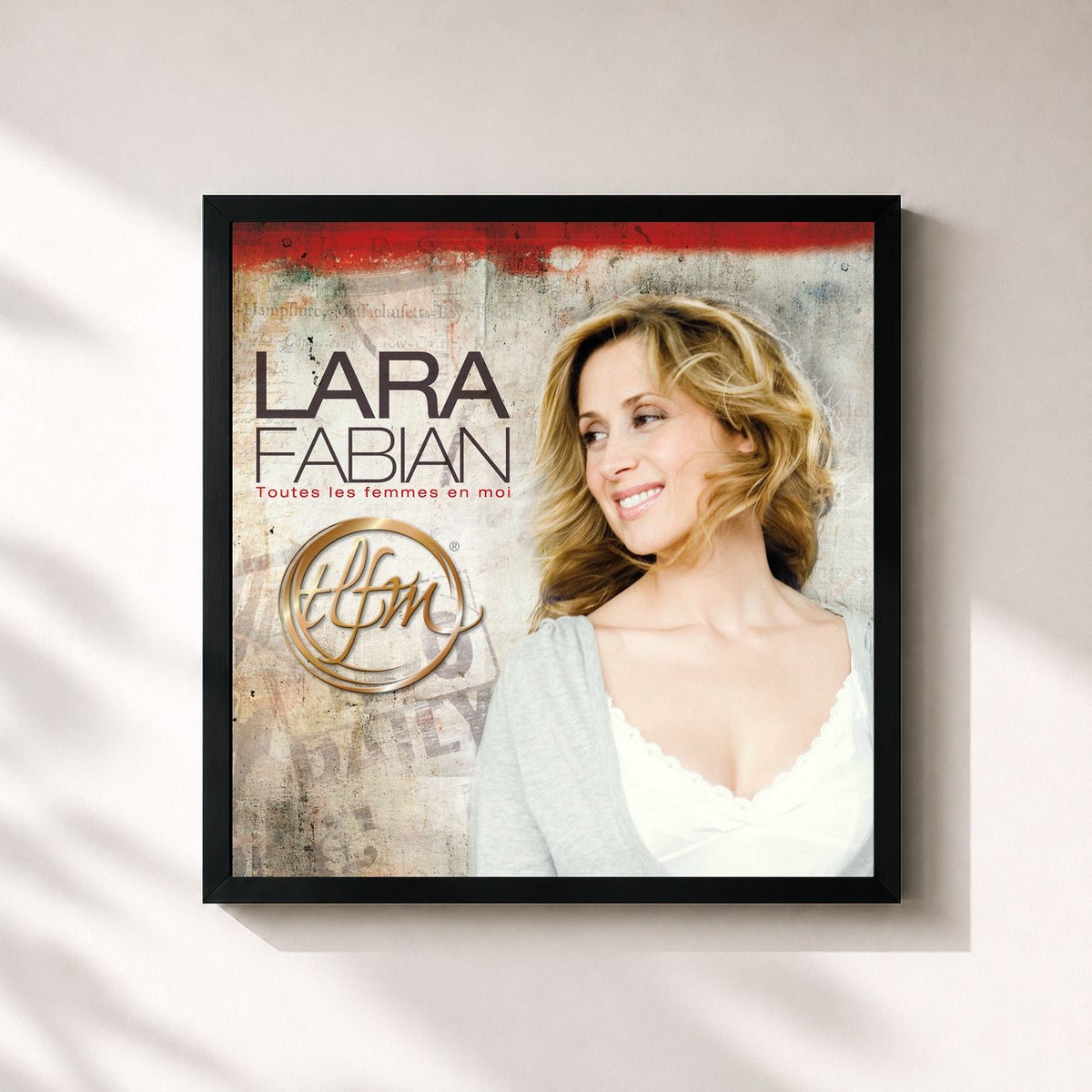#noir Toutes Les Femmes En Moi di Lara Fabian in stampa quadrata incorniciata, cornice nera 32x32 cm