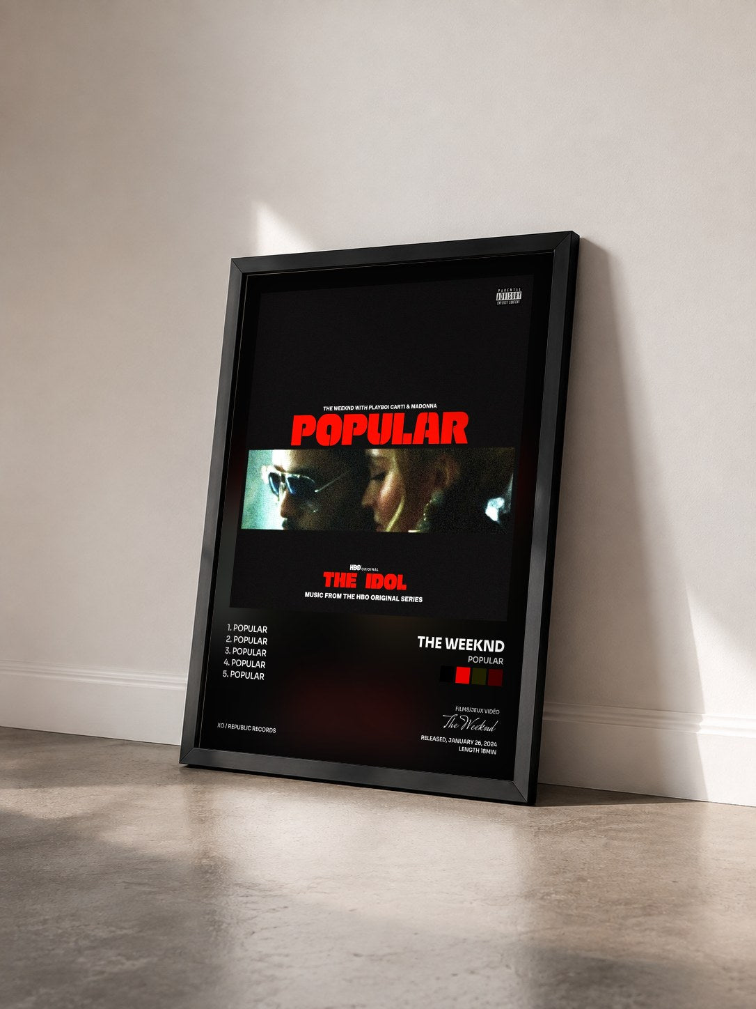 #noir Tableau de l'album Popular de The Weeknd vu de trois quarts, cadre noir