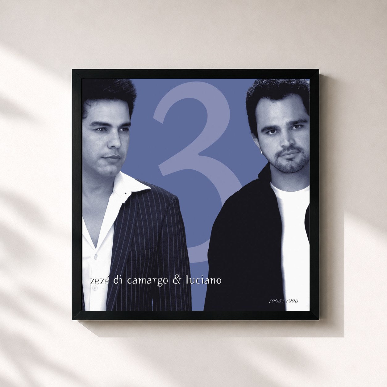 #noir Tableau carré de l'album Zezé Di Camargo & Luciano 1995-1996 de Zezé Di Camargo & Luciano, cadre noir 32x32 cm