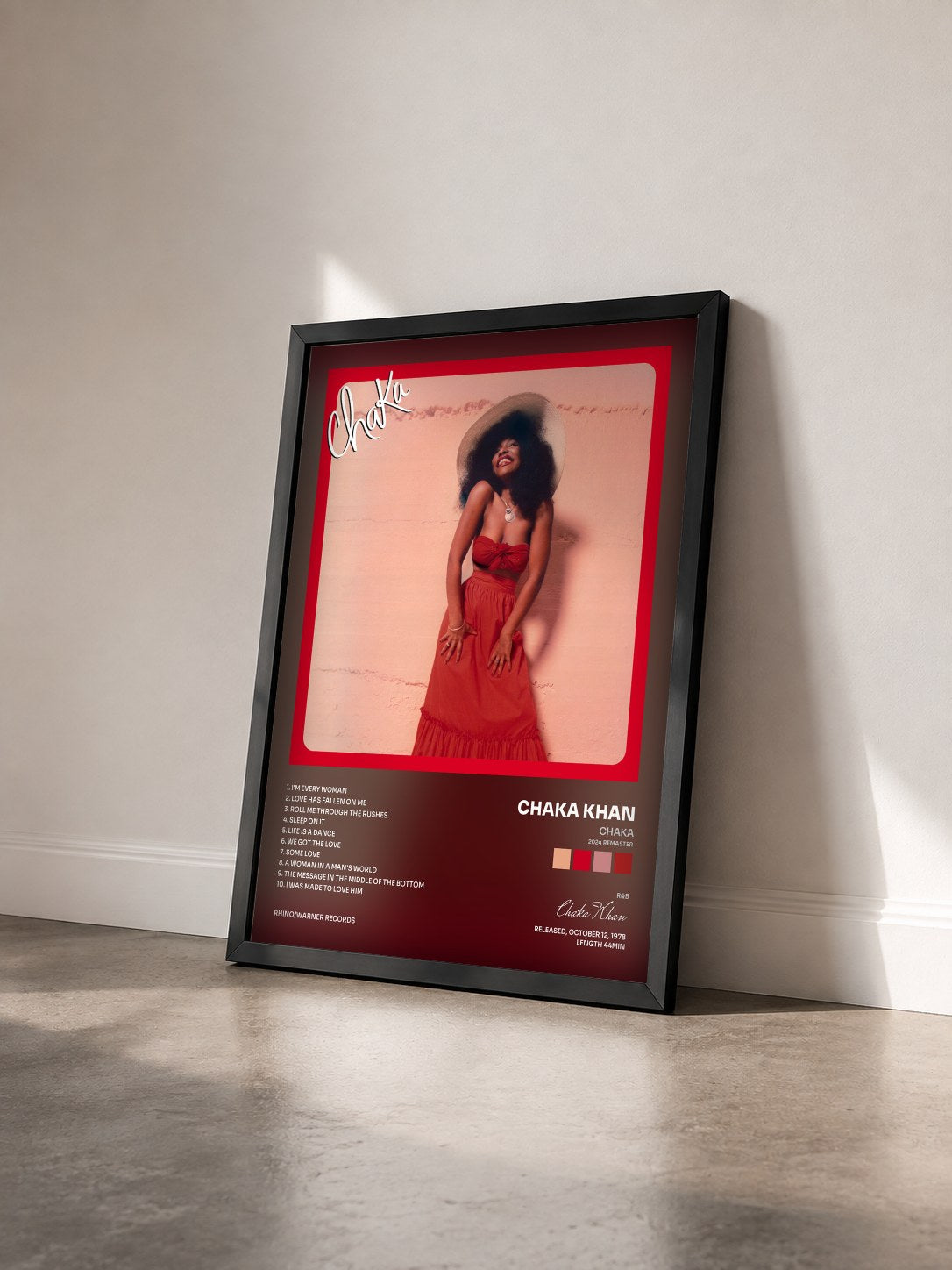 #noir Tableau de l'album Chaka (2024 Remaster) de Chaka Khan vu de trois quarts, cadre noir