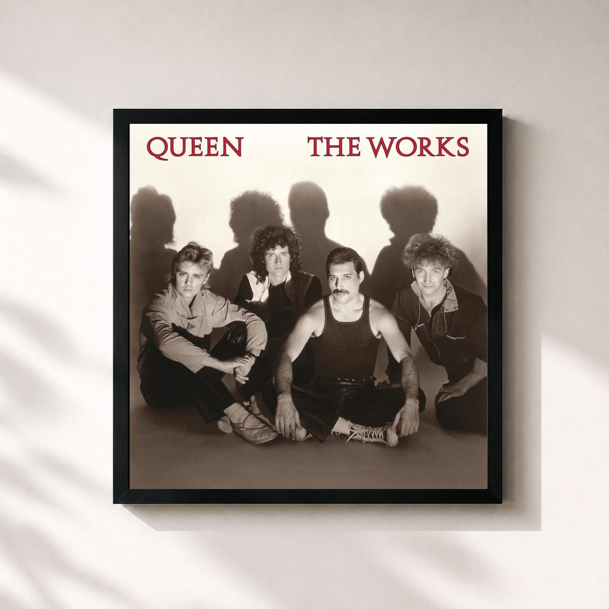 #noir Tableau carré de l'album The Works de Queen, cadre noir 32x32 cm