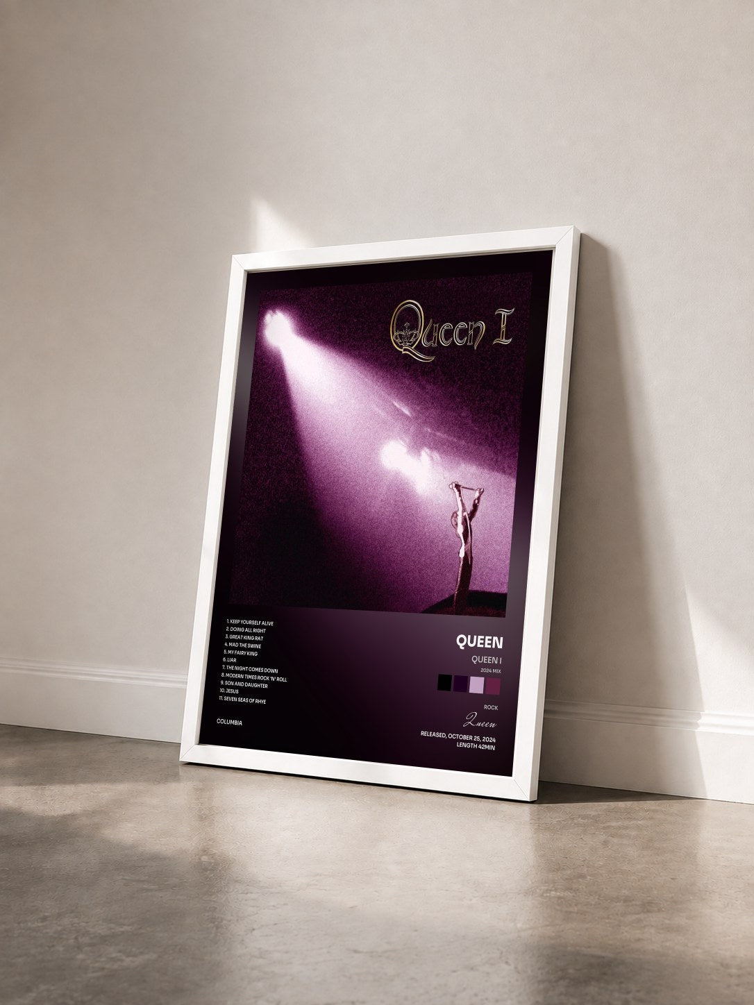 #blanc Tableau de l'album Queen I (2024 Mix) de Queen vu de trois quarts, cadre blanc