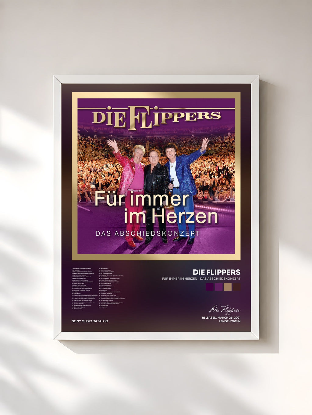 #blanc Für immer im Herzen - Das Abschiedskonzert by Die Flippers as a framed art print, white frame, printed and framed in France