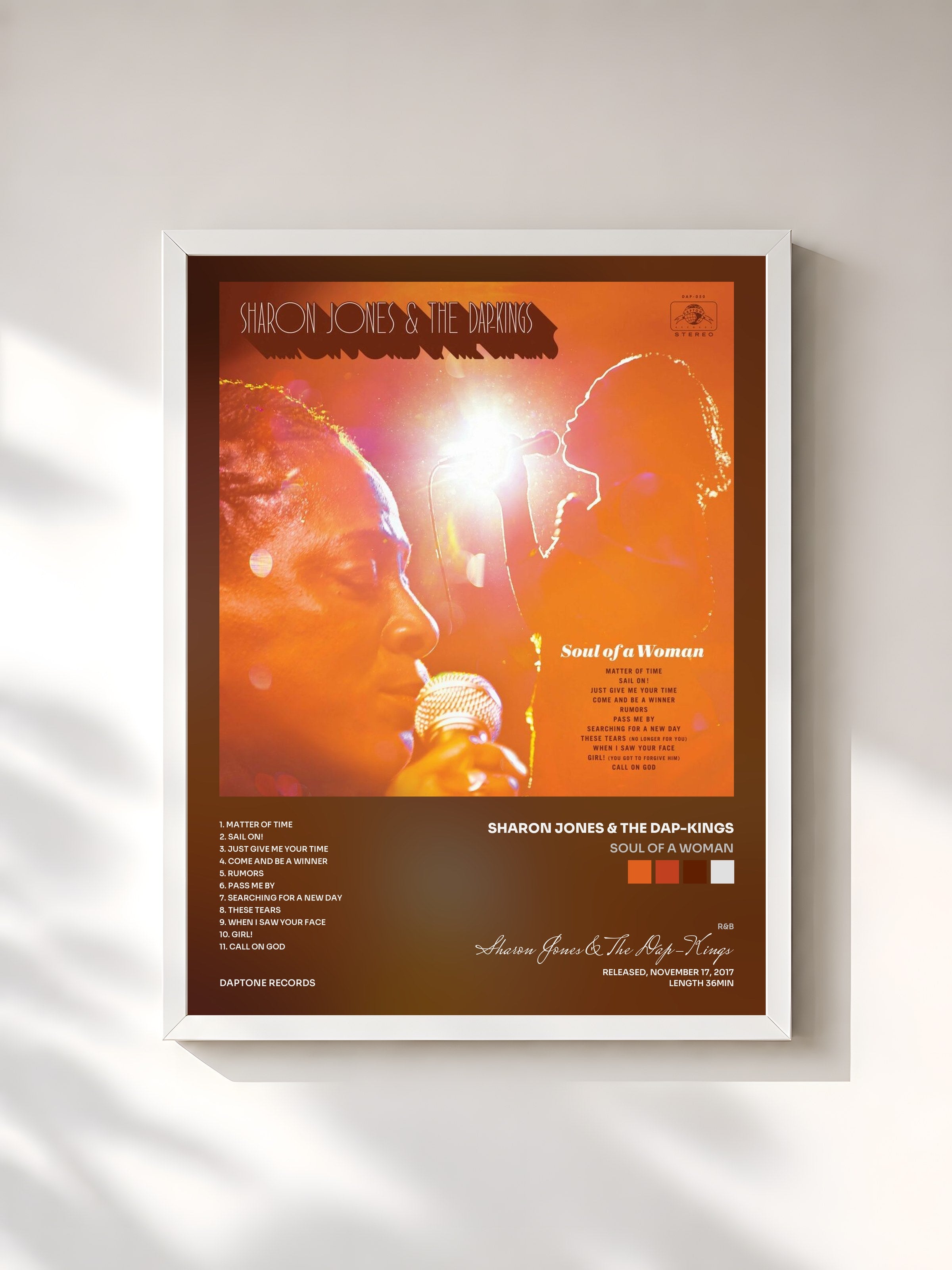 #blanc Tableau de l'album Soul of a Woman de Sharon Jones & The Dap-Kings, cadre blanc, imprimé et encadré en France