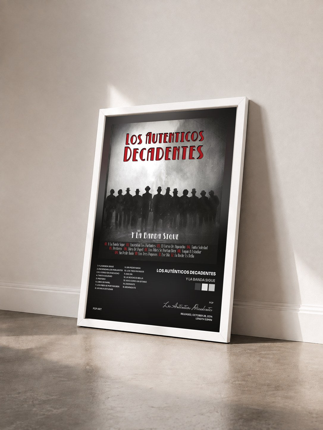 #blanc Tableau de l'album Y la Banda Sigue de Los Auténticos Decadentes vu de trois quarts, cadre blanc