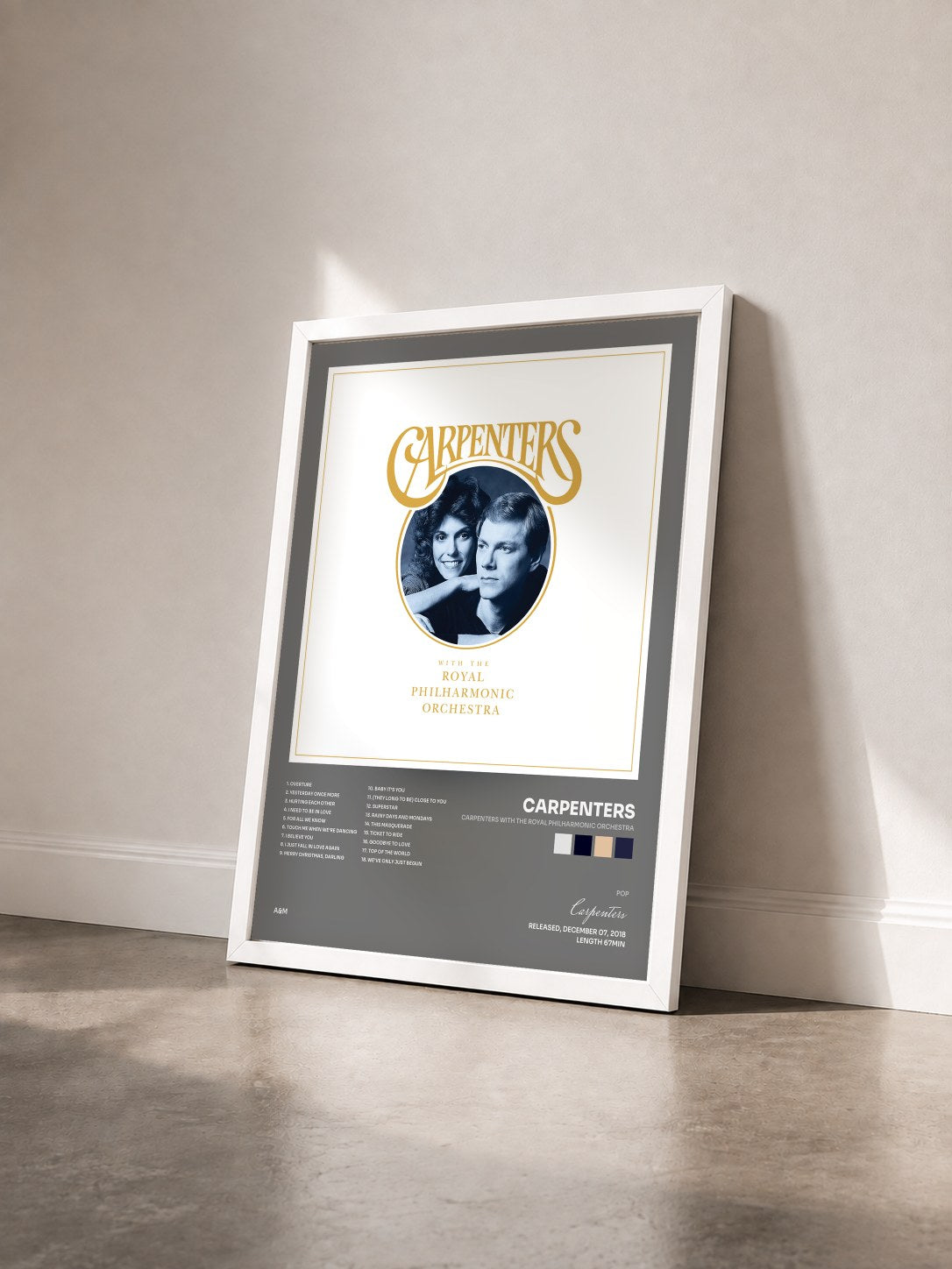 #blanc Tableau de l'album Carpenters With The Royal Philharmonic Orchestra de Carpenters vu de trois quarts, cadre blanc
